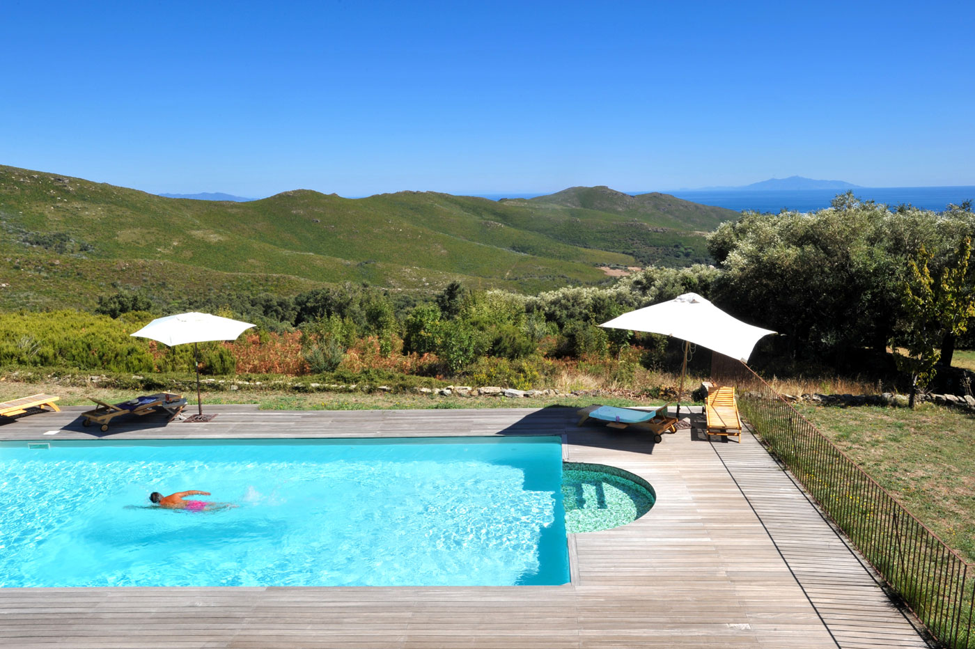 La piscine des bergeries du campone, location de vacances dans le Cap Corse